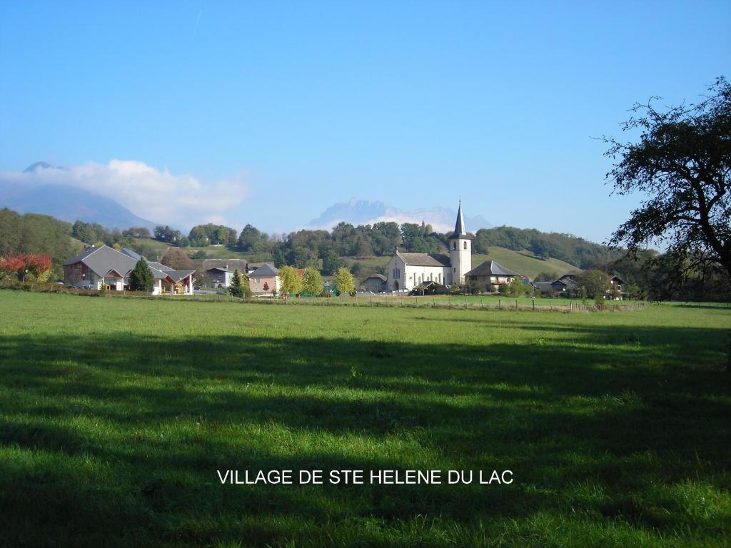 Gite Les Platanes Sainte-Helene-du-Lac Eksteriør billede