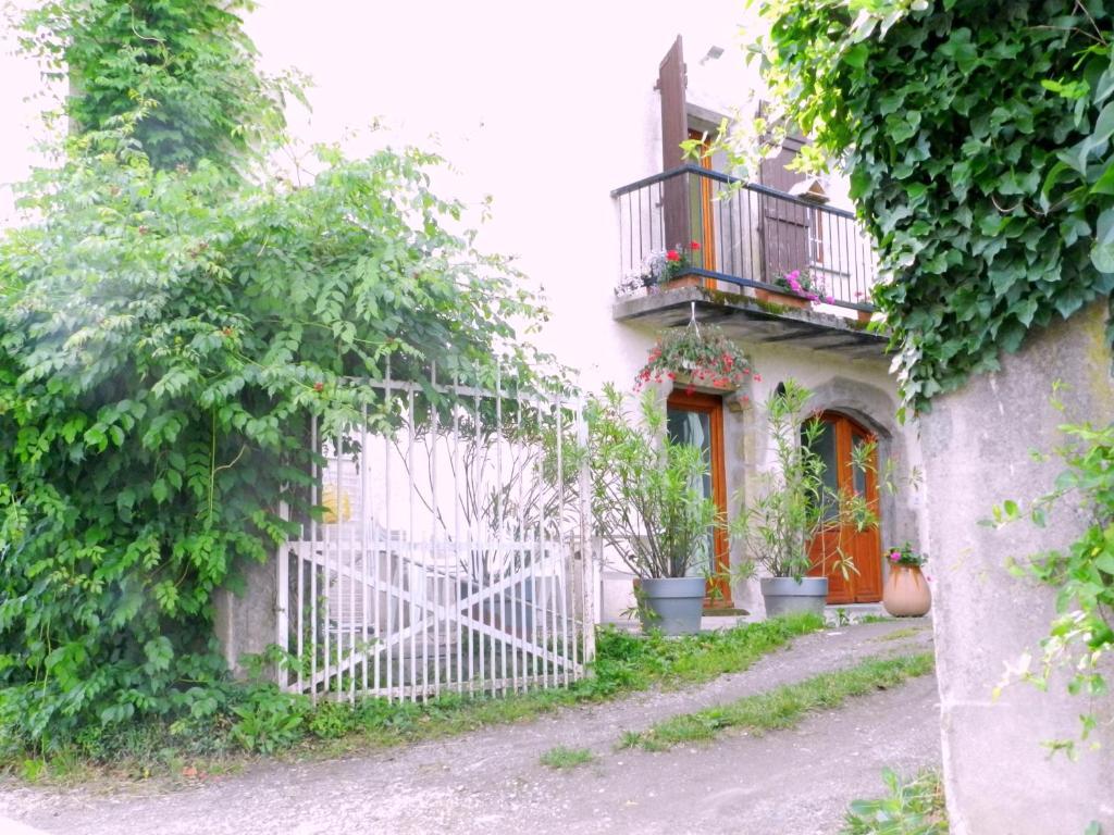 Gite Les Platanes Sainte-Helene-du-Lac Eksteriør billede